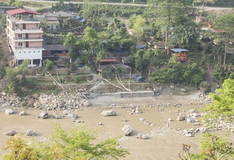 هتل Trishuli Riverside Resort