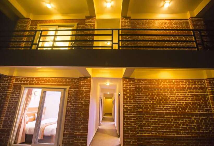 هتل Trishuli Riverside Resort