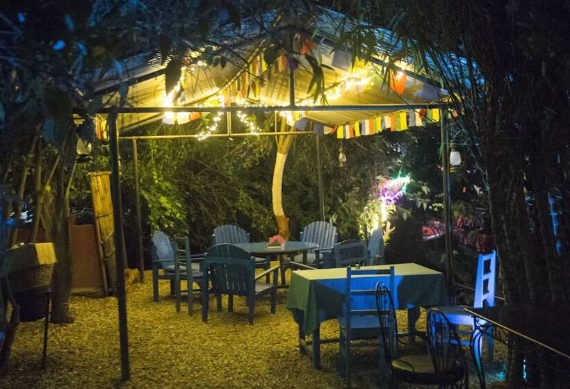 هتل Trishuli Riverside Resort