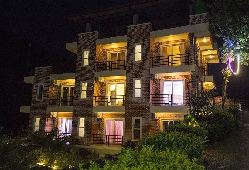 هتل Trishuli Riverside Resort