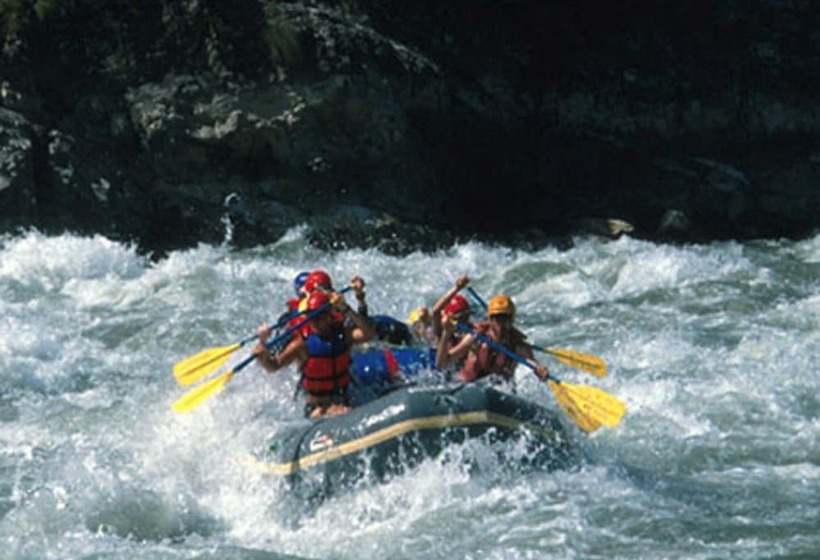 هتل Trishuli Riverside Resort