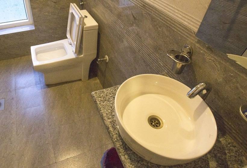 هتل Trishuli Riverside Resort