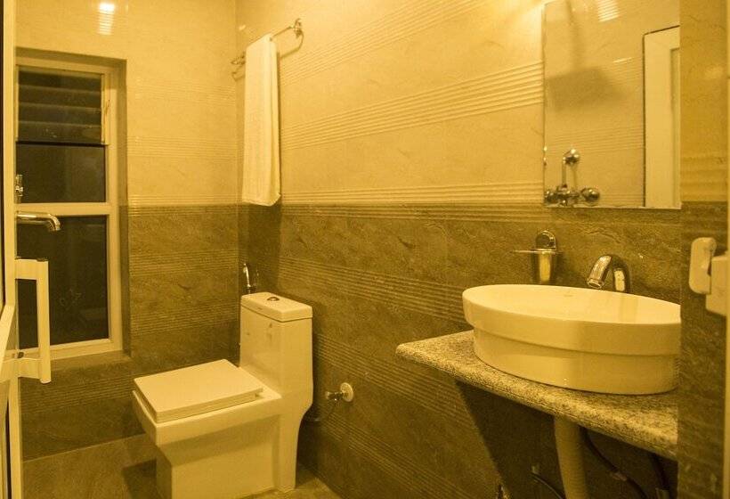 هتل Trishuli Riverside Resort