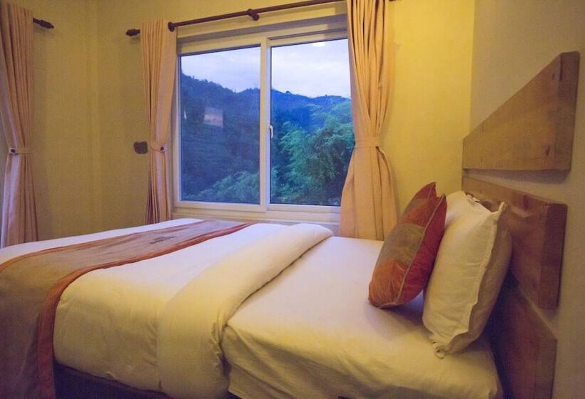 هتل Trishuli Riverside Resort