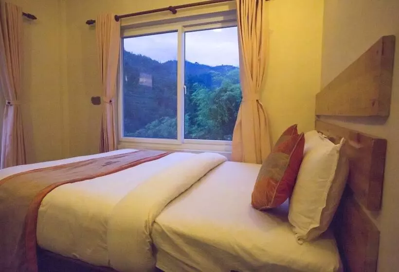 هتل Trishuli Riverside Resort