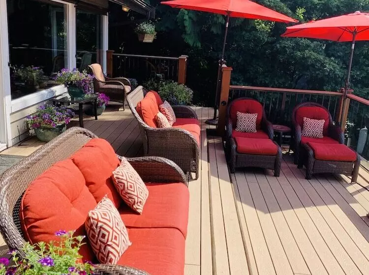 The Fraser River S Edge B&b Lodge