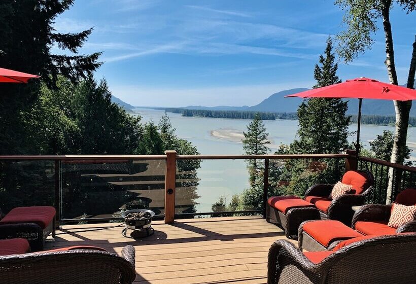 The Fraser River S Edge B&b Lodge