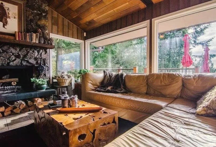 The Fraser River S Edge B&b Lodge