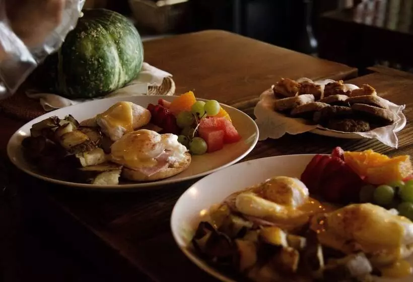 The Fraser River S Edge B&b Lodge