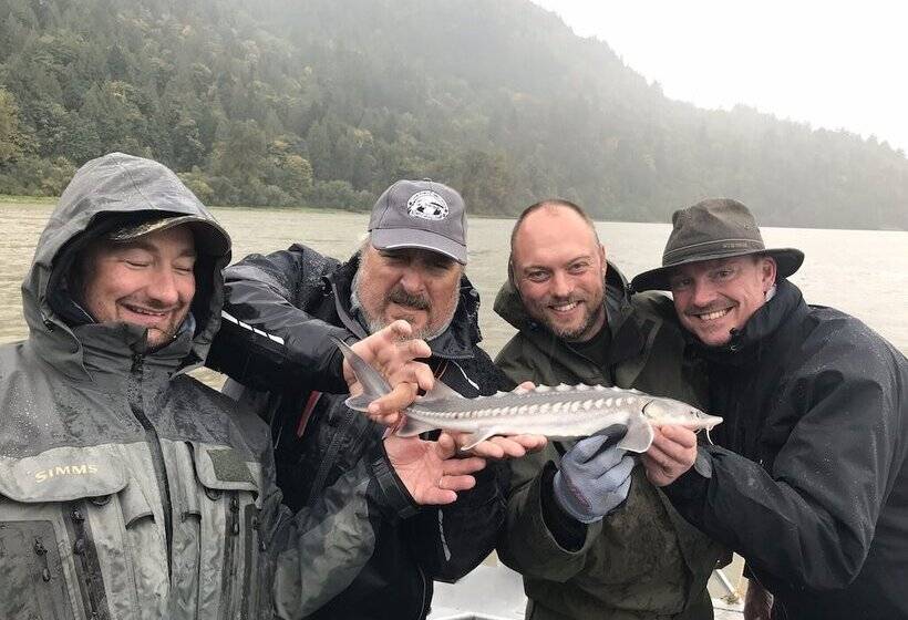 The Fraser River S Edge B&b Lodge