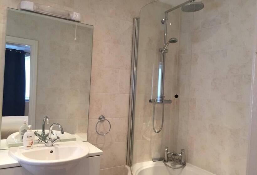 膳宿费 3 Luxury En Suite Bedrooms