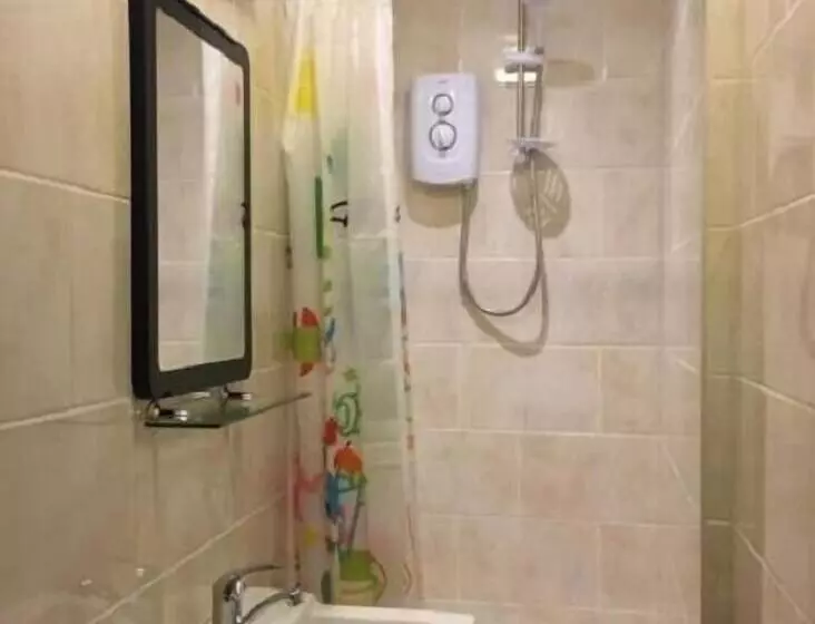 پانسیون 3 Luxury En Suite Bedrooms