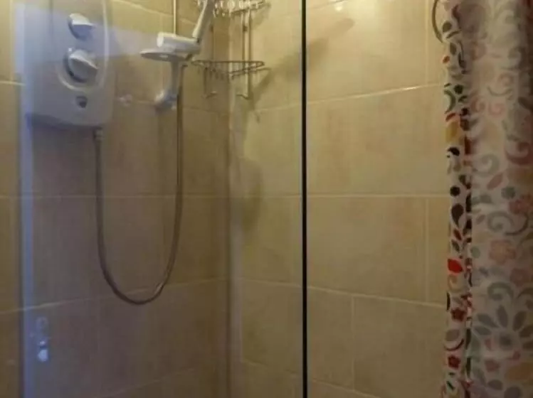 پانسیون 3 Luxury En Suite Bedrooms