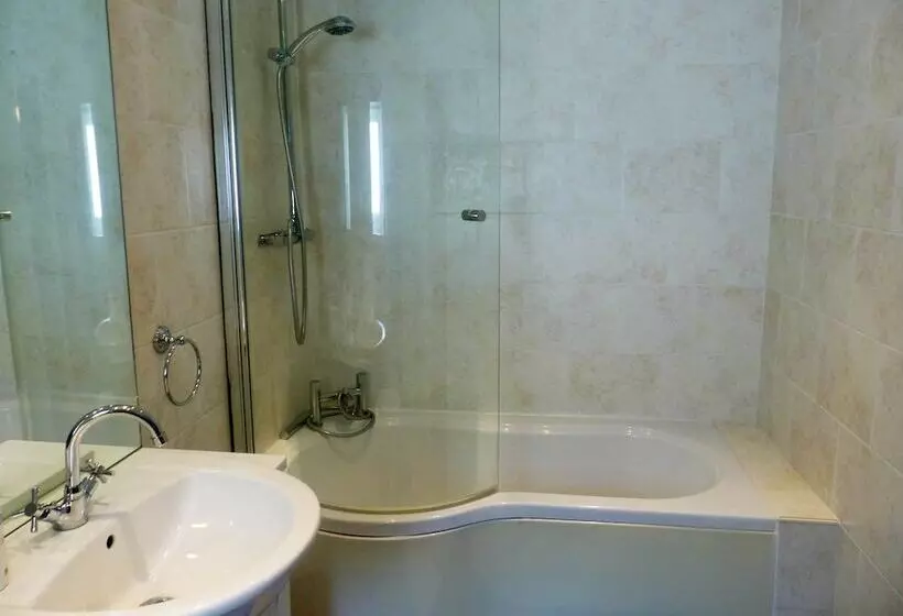 پانسیون 3 Luxury En Suite Bedrooms