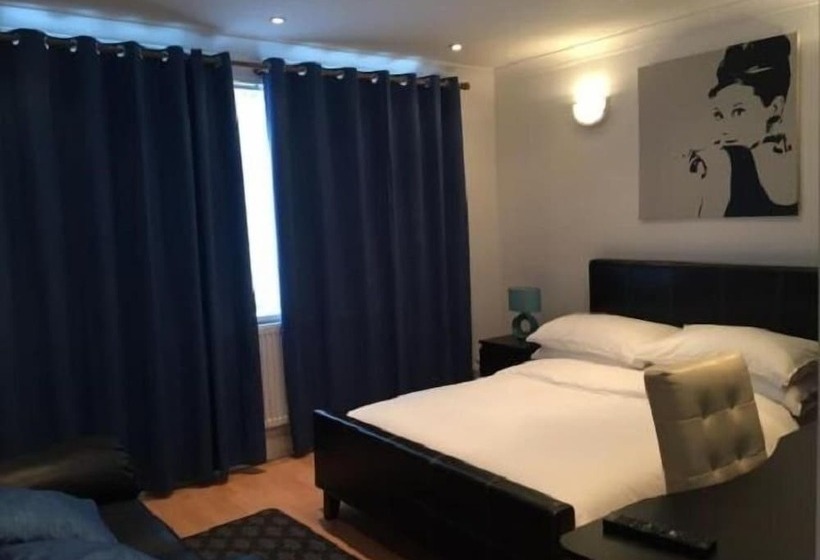 膳宿费 3 Luxury En Suite Bedrooms