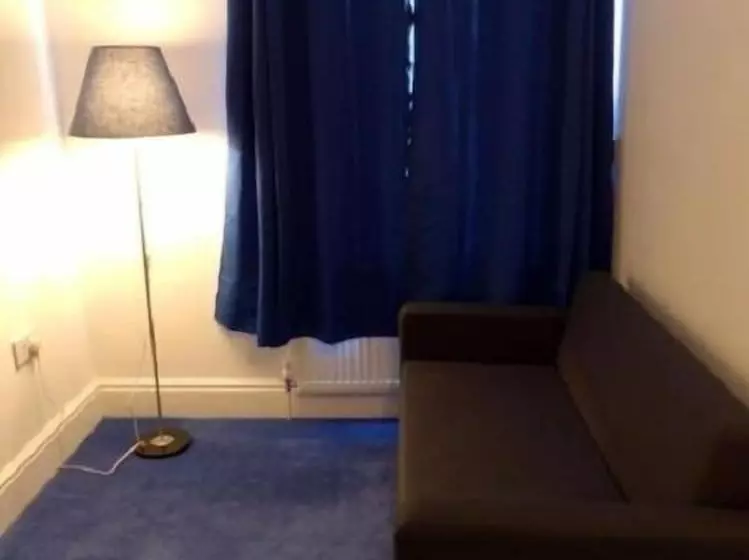 پانسیون 3 Luxury En Suite Bedrooms