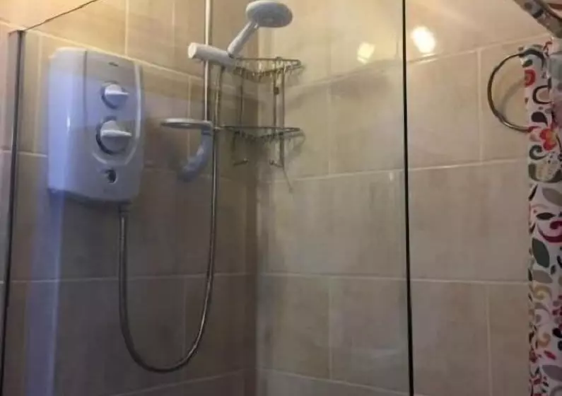 پانسیون 3 Luxury En Suite Bedrooms