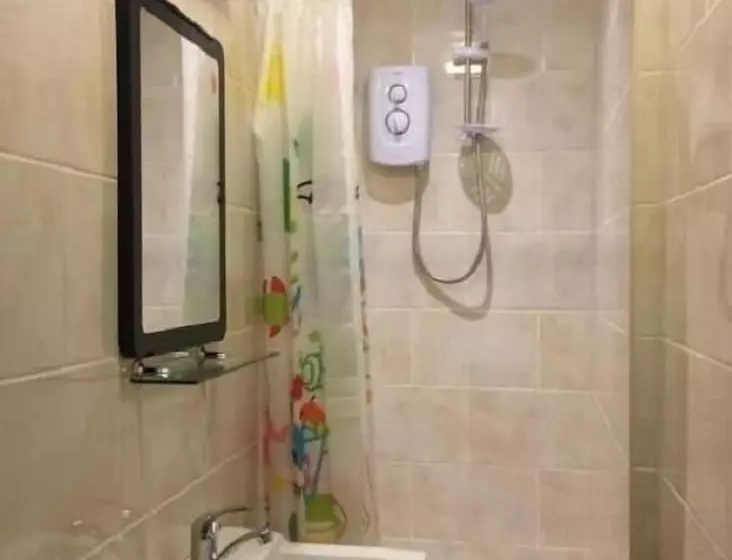 پانسیون 3 Luxury En Suite Bedrooms