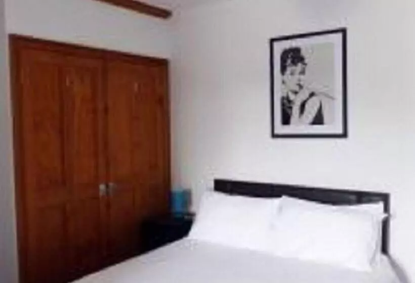 پانسیون 3 Luxury En Suite Bedrooms