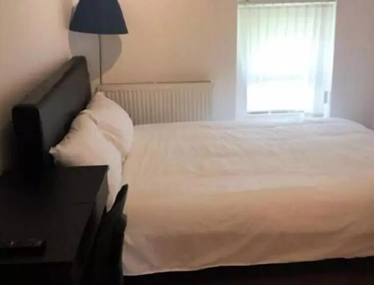 پانسیون 3 Luxury En Suite Bedrooms