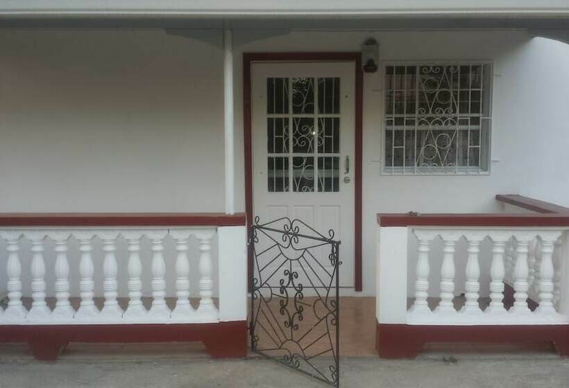 پانسیون Hillside Hideaway