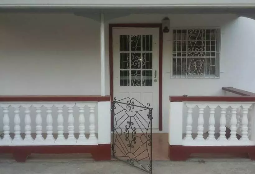 پانسیون Hillside Hideaway