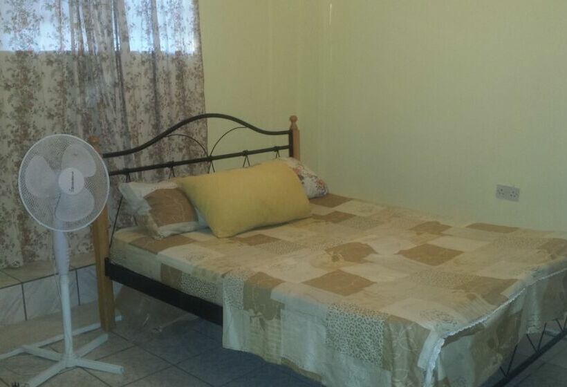 پانسیون Hillside Hideaway