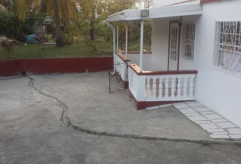 پانسیون Hillside Hideaway