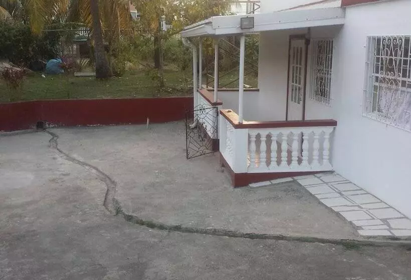 پانسیون Hillside Hideaway