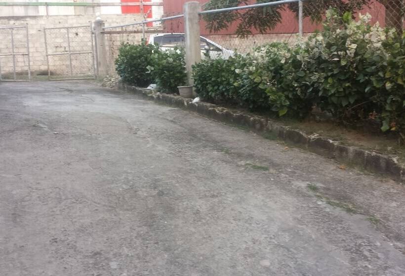 پانسیون Hillside Hideaway