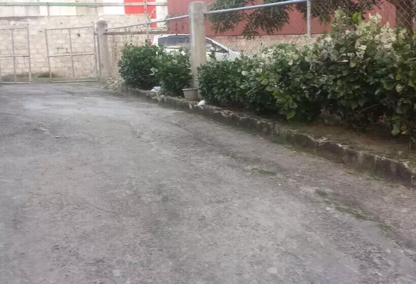 پانسیون Hillside Hideaway