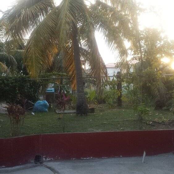 پانسیون Hillside Hideaway