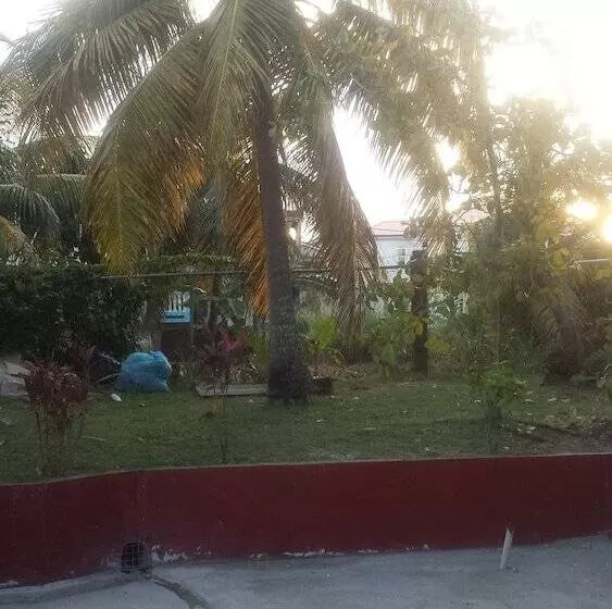 پانسیون Hillside Hideaway