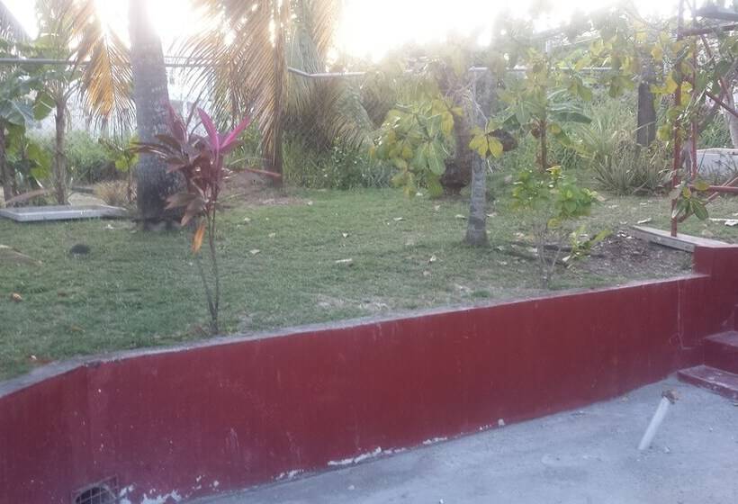 پانسیون Hillside Hideaway