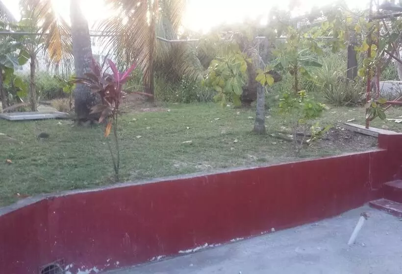 پانسیون Hillside Hideaway