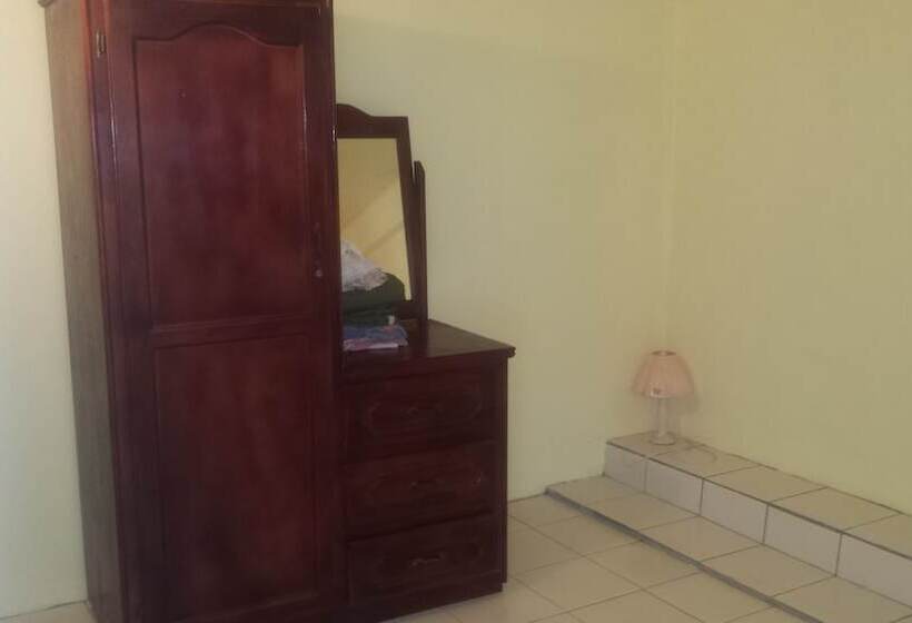 پانسیون Hillside Hideaway