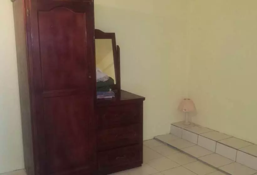 پانسیون Hillside Hideaway