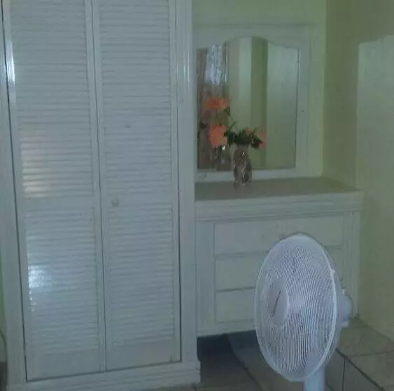 پانسیون Hillside Hideaway