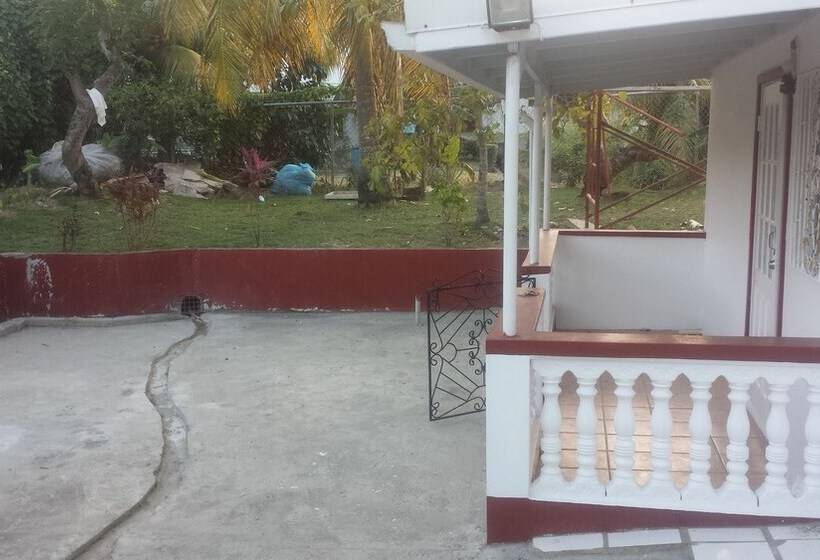 پانسیون Hillside Hideaway