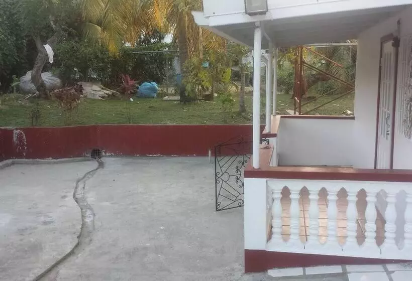 پانسیون Hillside Hideaway