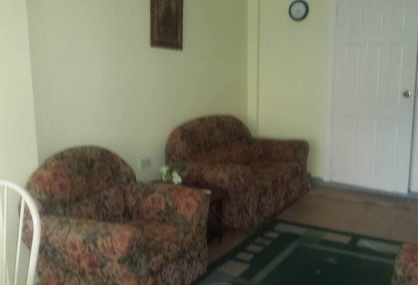 پانسیون Hillside Hideaway