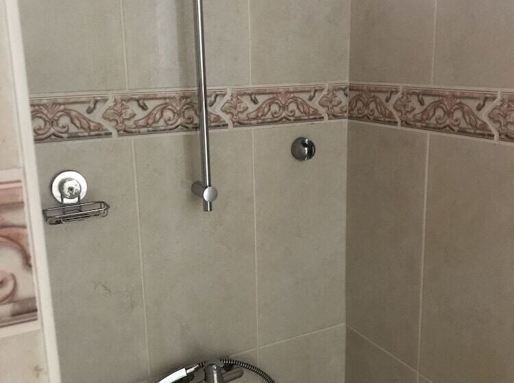 پانسیون L Escale Royale