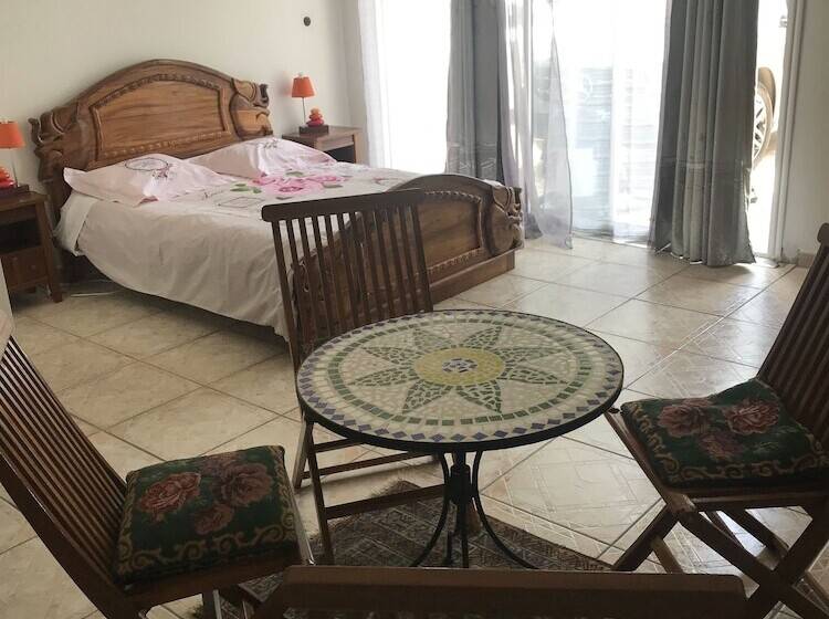 پانسیون L Escale Royale