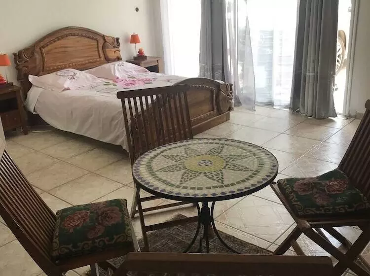 پانسیون L Escale Royale