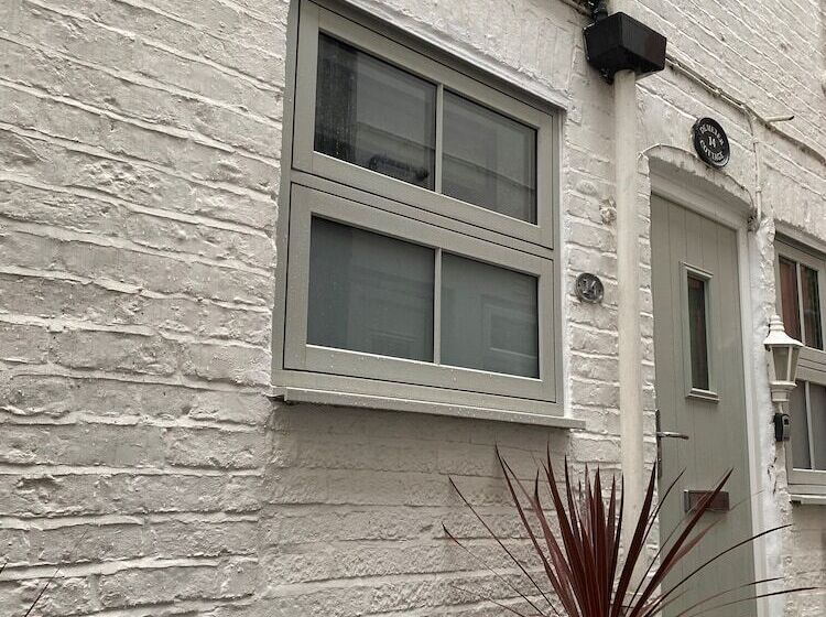 Demeter Holiday Cottage