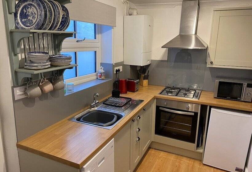 Demeter Holiday Cottage