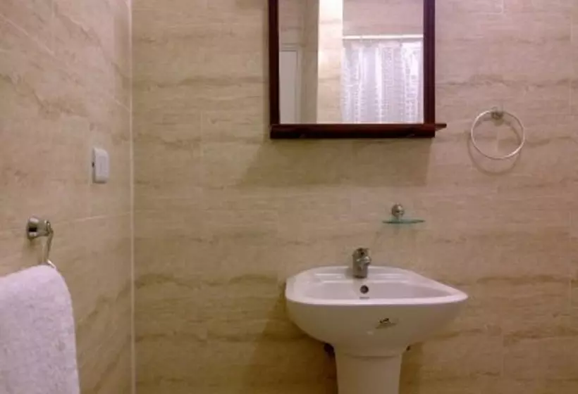 Hostal Lacroix