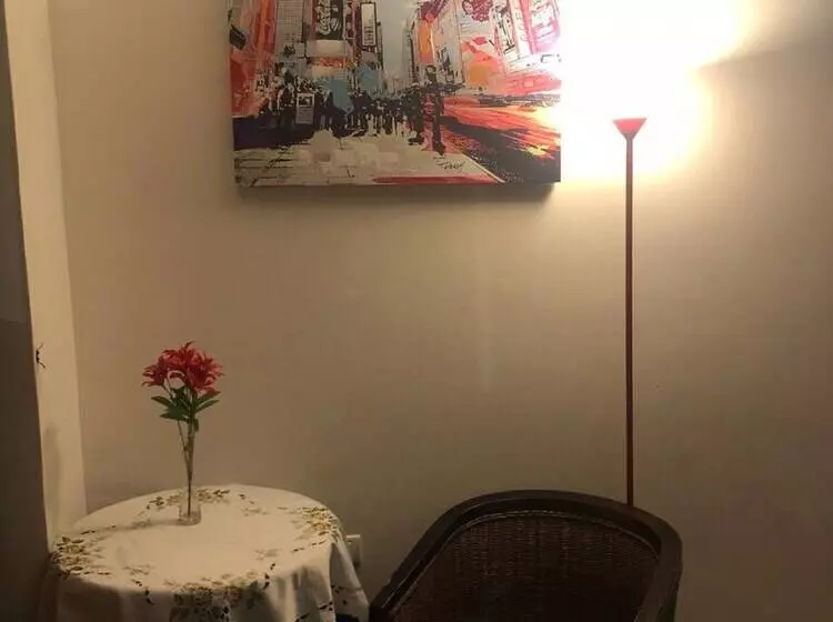 Hostal Lacroix