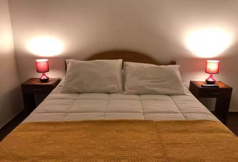 Hostal Lacroix