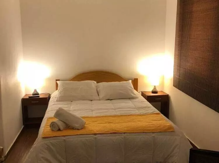Hostal Lacroix